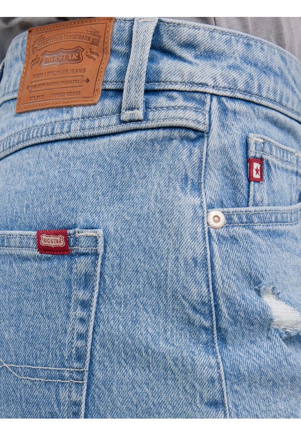 Big-Star - Szorty damskie jeansowe z surowym wykoŅczeniem z kolekcji Authentic niebieskie Authentic Girl 284. Okazja: na co dzień. Stan: podwyższony. Kolor: niebieski. Materiał: jeans. Sezon: lato. Styl: klasyczny, casual, elegancki