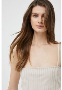 Calvin Klein Jeans top damski kolor beżowy. Kolor: beżowy. Materiał: materiał, dzianina, prążkowany, wiskoza. Długość rękawa: na ramiączkach