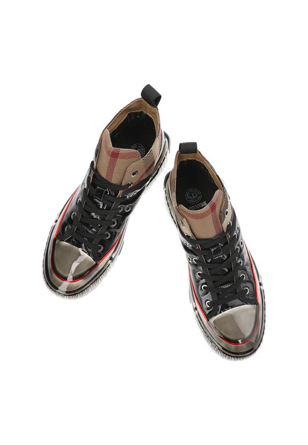 Czarne Sneakersy John Doubare Stylowe Obuwie Męskie. Okazja: na co dzień. Zapięcie: klamry. Kolor: czarny. Materiał: skóra, tkanina, guma. Szerokość cholewki: normalna. Wzór: moro, nadruk, aplikacja