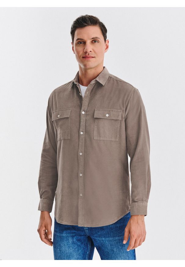 Pako Lorente - PAKO LORENTE - Brązowa koszula sztruksowa z kieszeniami na piersi. Okazja: na co dzień. Kolor: brązowy. Materiał: sztruks. Długość rękawa: długi rękaw. Długość: długie. Sezon: jesień. Styl: casual