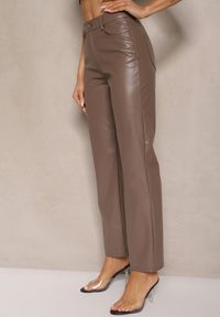 Renee - Brązowe Spodnie z Ekoskóry o Prostym Kroju High Waist Arivra. Okazja: na co dzień. Stan: podwyższony. Kolor: brązowy. Styl: elegancki, casual #4