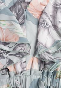 Born2be - Zielona Sukienka w Kwiaty o Rozkloszowanym Kroju z Falbanami i Wiązaniem Trelanie. Typ kołnierza: kołnierz z falbankami, dekolt w serek. Kolor: zielony. Materiał: materiał. Wzór: kwiaty. Długość: maxi #6