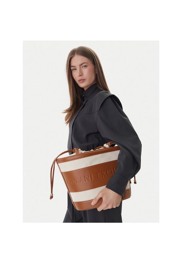 Torebka Armani Exchange. Kolor: brązowy