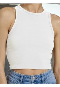 Sinsay - Crop top bez rękawów - biały. Kolor: biały. Długość rękawa: bez rękawów