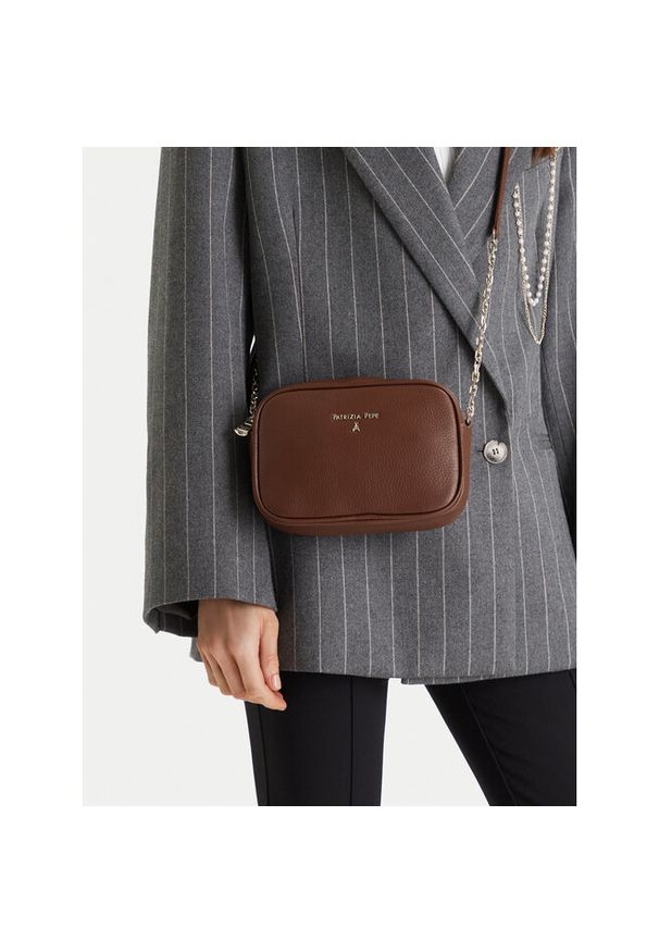 Torebka Patrizia Pepe. Kolor: brązowy
