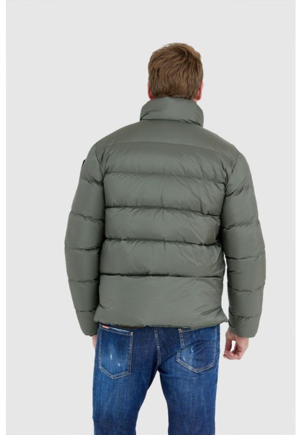 Blauer USA - BLAUER Ciemnozielona puchowa kurtka męska FLETCHER. Kolor: zielony. Materiał: puch