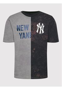 New Era T-Shirt New York Yankees Split Graphic 13083854 Szary Regular Fit. Kolor: szary. Materiał: bawełna