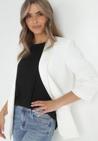 Born2be - Biała Marynarka Phelotis. Kolor: biały. Materiał: tkanina. Wzór: jednolity, gładki, aplikacja. Styl: elegancki #3