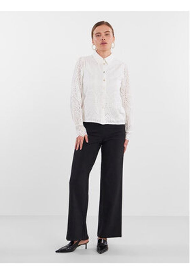 YAS Koszula 26030708 Biały Regular Fit. Kolor: biały. Materiał: bawełna