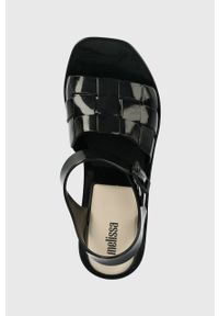 melissa - Melissa sandały MELISSA BASKET SANDAL AD damskie kolor czarny M.33807.K754. Zapięcie: klamry. Kolor: czarny. Materiał: materiał, guma, kauczuk. Wzór: gładki. Obcas: na obcasie. Wysokość obcasa: niski #2