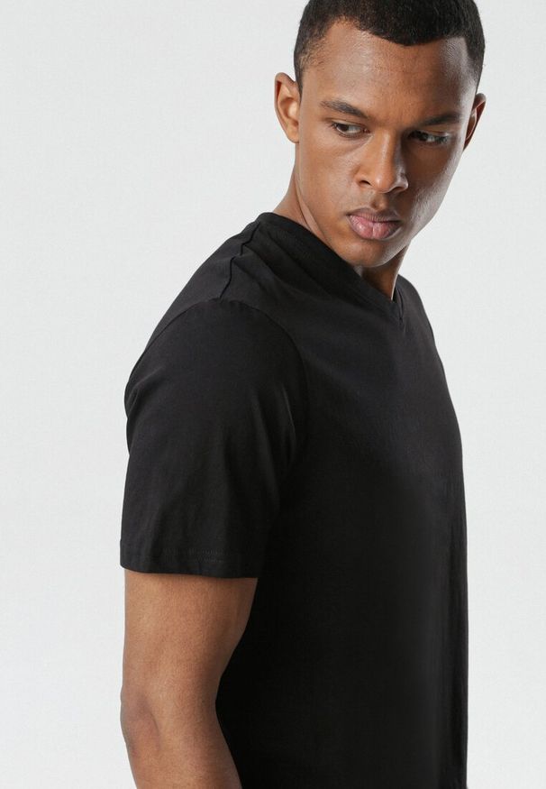 Born2be - Czarna Koszulka Pixyphe. Okazja: na co dzień. Kolor: czarny. Styl: elegancki, casual, klasyczny