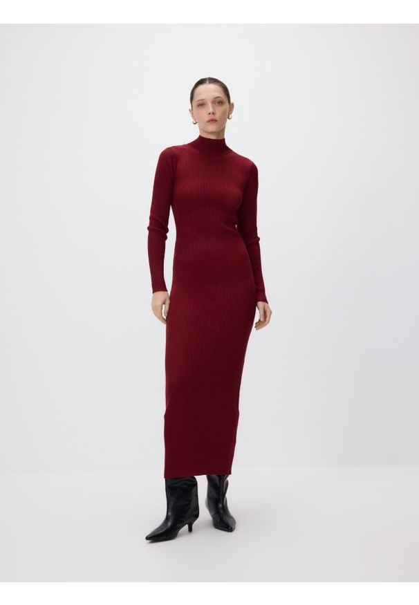 Reserved - Dzianinowa sukienka z wycięciem - burgundowy. Kolor: czerwony. Materiał: dzianina