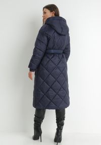Born2be - Granatowa Kurtka za Kolano Pikowana z Wiązanym Paskiem Claze. Kolor: niebieski. Materiał: materiał. Sezon: zima #2