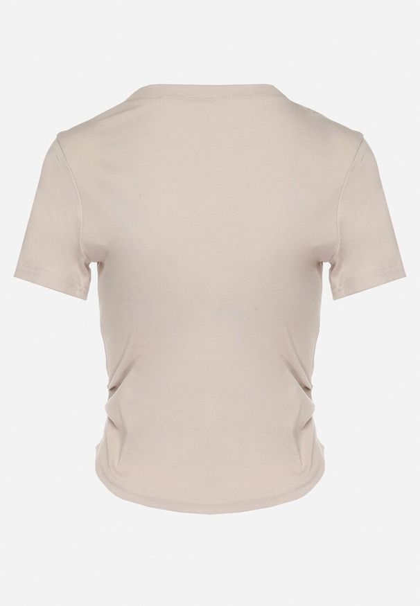 Born2be - Beżowy Bawełniany T-shirt Ozdobiony Marszczeniem i Łańcuszkiem Olitrea. Okazja: na co dzień. Kolor: beżowy. Materiał: bawełna. Wzór: aplikacja. Styl: casual