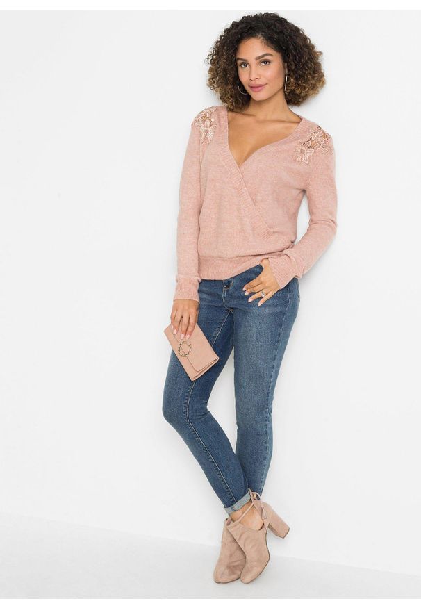 bonprix - Sweter z efektem założenia kopertowego. Kolor: różowy. Materiał: koronka