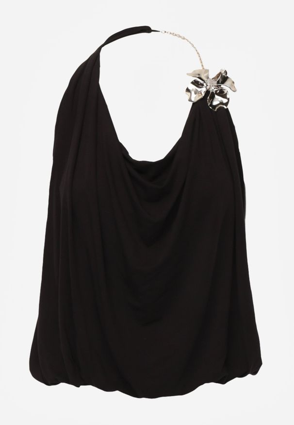 Born2be - Czarny Elegancki Top Halter Ozdobiony Łańcuszkiem i Kwiatową Broszką Idisara. Okazja: na co dzień. Typ kołnierza: dekolt halter. Kolor: czarny. Materiał: jeans. Wzór: aplikacja, kwiaty. Styl: elegancki