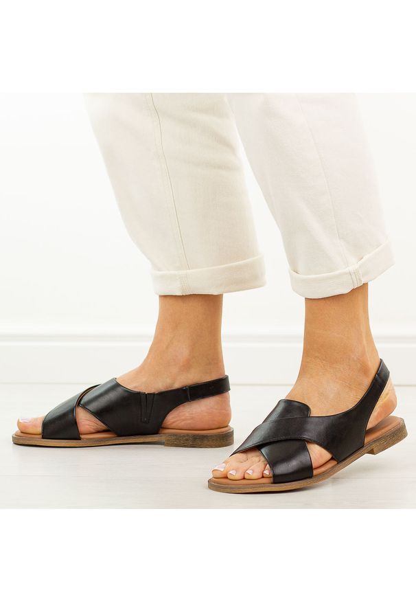 POTOCKI - Czarne płaskie sandały damskie Potocki 12798. Okazja: na spacer, na co dzień. Kolor: czarny. Materiał: skóra. Sezon: wiosna, lato. Styl: casual, elegancki, klasyczny, wakacyjny