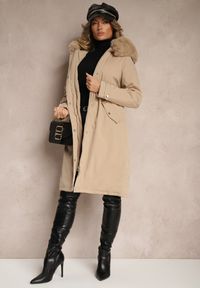 Renee - Beżowa Długa Kurtka o Fasonie Parki z Futerkiem Edelais. Okazja: na co dzień. Kolor: beżowy. Materiał: futro. Długość: długie. Styl: elegancki, casual