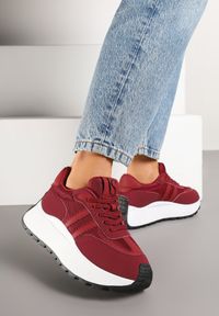 Renee - Bordowe Sznurowane Sneakersy Vices na Platformie z Ozdobnymi Paskami Seliniel. Nosek buta: okrągły. Zapięcie: pasek. Kolor: czerwony. Materiał: jeans. Wzór: paski. Obcas: na platformie