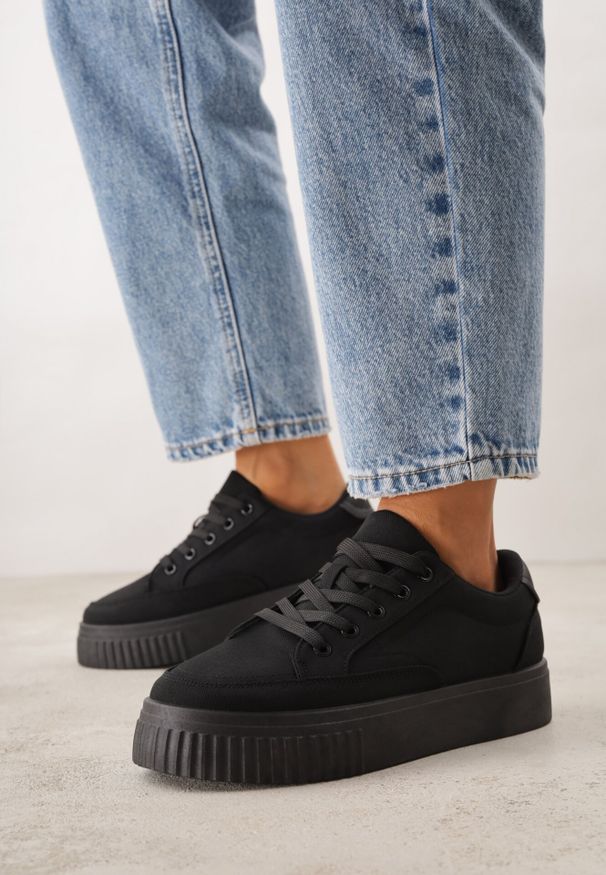 Born2be - Czarne Sneakersy na Grubej Podeszwie z Tłoczeniem Larviona. Okazja: na co dzień. Kolor: czarny. Materiał: jeans