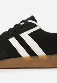 Born2be - Czarne Sneakersy w Stylu Kultowych Tenisówek Genenor. Okazja: na spacer. Kolor: czarny. Materiał: jeans, dresówka. Sport: turystyka piesza #3