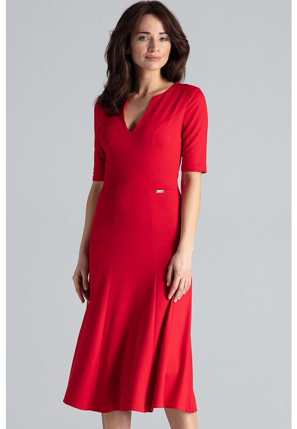 Lenitif - Elegancka sukienka midi rozkloszowana w kliny dekolt V czerwona. Okazja: na co dzień, do pracy. Kolor: czerwony. Typ sukienki: rozkloszowane. Styl: elegancki. Długość: midi