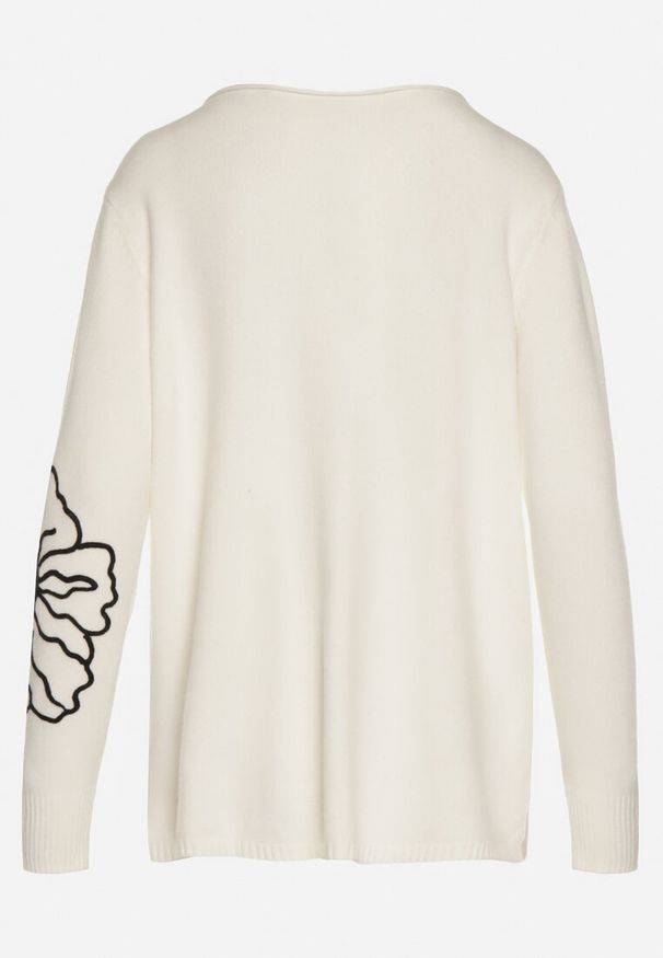 Born2be - Biały Sweter Ozdobiony Haftowanymi Kwiatami Halatusea. Okazja: na co dzień. Kolor: biały. Materiał: jeans. Wzór: kwiaty, aplikacja, haft. Styl: klasyczny, casual