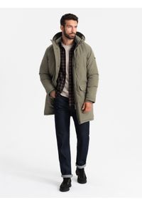 Ombre Clothing - Klasyczna męska długa kurtka typu parka – oliwkowa V3. Typ kołnierza: kaptur. Kolor: oliwkowy. Materiał: guma, syntetyk, poliester, materiał. Długość: długie. Wzór: gładki, aplikacja. Styl: klasyczny #5