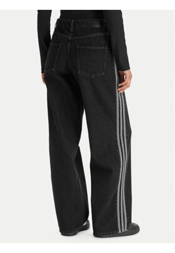 Adidas - adidas Jeansy Firebird KD2909 Czarny Regular Fit. Kolor: czarny