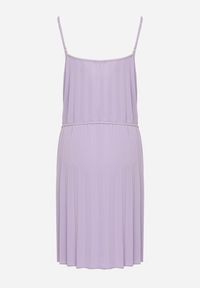 Born2be - Fioletowa Sukienka z Regulowanymi Ramiączkami z Materiałowym Paskiem Liata. Okazja: na spacer, na imprezę. Typ kołnierza: dekolt w kształcie V. Kolor: fioletowy. Materiał: materiał. Długość rękawa: na ramiączkach. Sezon: lato #7