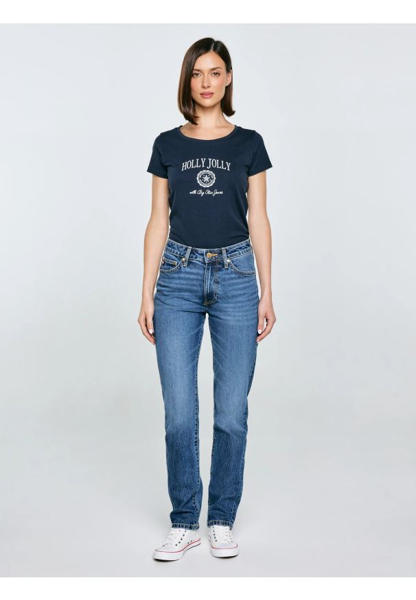 Big-Star - Koszulka damska z nadrukiem granatowa Serra 403. Okazja: na co dzień. Kolor: niebieski. Materiał: bawełna, dzianina, jeans. Długość rękawa: krótki rękaw. Długość: krótkie. Wzór: nadruk. Sezon: zima. Styl: casual, klasyczny, retro, wizytowy