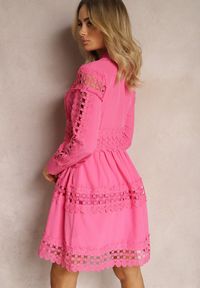 Renee - Fuksjowa Koronkowa Sukienka z Ozdobnym Dekoltem Sweeney. Kolor: różowy. Materiał: koronka. Długość rękawa: długi rękaw #2