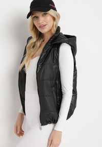 Born2be - Czarna Kamizelka z Odpinanym Kapturem i Kieszeniami Pikowana Aggevia. Kolor: czarny #3