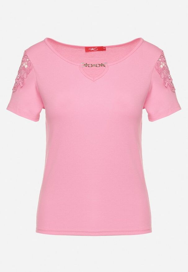 Born2be - Fuksjowy Bawełniany T-shirt z Łańcuszkiem i Koronką Liraveira. Okazja: na co dzień. Typ kołnierza: okrągły. Kolor: różowy. Materiał: bawełna, koronka. Długość rękawa: krótki rękaw. Długość: krótkie. Wzór: koronka. Styl: klasyczny, elegancki, casual