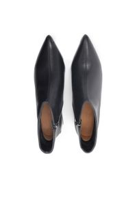 Kazar - Czarne skórzane botki na modnym wystającym obcasie. Wysokość cholewki: za kostkę. Kolor: czarny. Materiał: skóra. Szerokość cholewki: normalna. Obcas: na obcasie. Wysokość obcasa: średni #4