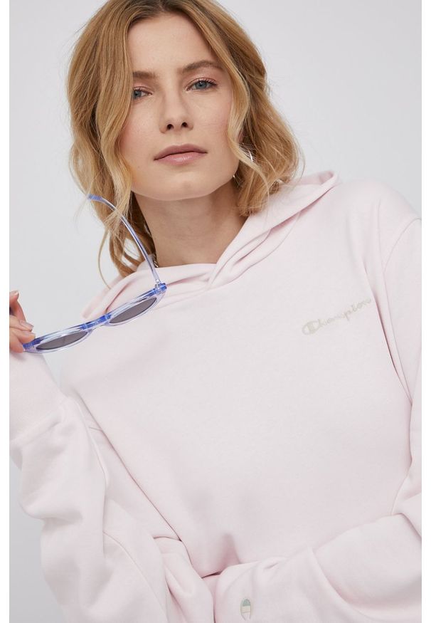 Champion bluza kolor różowy z kapturem gładka. Typ kołnierza: kaptur. Kolor: różowy. Materiał: włókno, materiał. Wzór: gładki