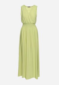 Born2be - Zielona Wiskozowa Sukienka z Kopertowym Dekoltem i Gumkami w Talii Joridia. Okazja: na co dzień. Typ kołnierza: dekolt kopertowy. Kolor: zielony. Materiał: wiskoza. Długość rękawa: na ramiączkach. Typ sukienki: kopertowe. Styl: wizytowy, casual #6