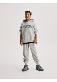 Reserved - Bawełniane spodnie jogger - jasnoszary. Kolor: szary. Materiał: bawełna #1