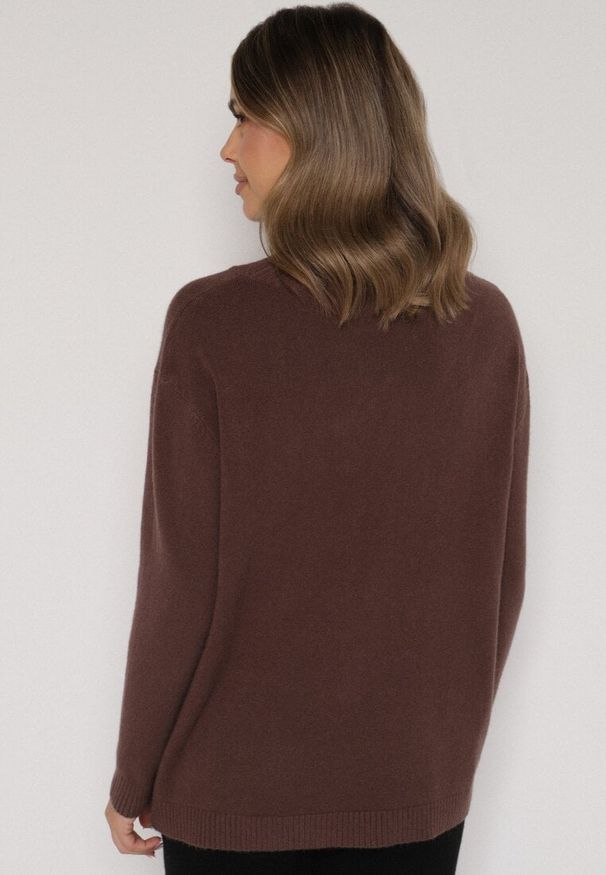 Born2be - Brązowy Sweter z Golfem i Dodatkiem Kaszmiru Rorizia. Okazja: na co dzień, do pracy. Typ kołnierza: golf. Kolor: brązowy. Długość: długie. Wzór: aplikacja. Materiał: kaszmir. Długość rękawa: długi rękaw. Sezon: zima, jesień. Styl: klasyczny, casual