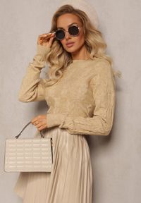 Renee - Beżowy Warkoczowy Sweter z Długim Rękawem i Ściągaczami Kaviss. Kolor: beżowy. Materiał: dzianina. Długość rękawa: długi rękaw. Długość: długie. Wzór: ze splotem. Styl: klasyczny