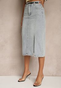 Renee - Jasnoniebieska Jeansowa Spódnica z Bawełny z Łańcuchem Lilurea. Okazja: na co dzień. Kolor: niebieski. Materiał: bawełna, jeans. Styl: klasyczny, elegancki, casual #3