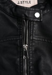 Born2be - Czarna Gładka Kurtka Ramoneska o Taliowanym Kroju Tessalin. Okazja: na co dzień. Kolor: czarny. Materiał: poliester, jeans. Wzór: gładki. Styl: casual #2