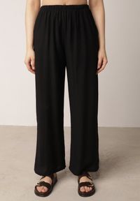 Born2be - Czarny Wiskozowy Komplet Spodnie i Bluzka Koszulowa z Wiązaniem w Talii Irinryss. Kolor: czarny. Materiał: wiskoza #4