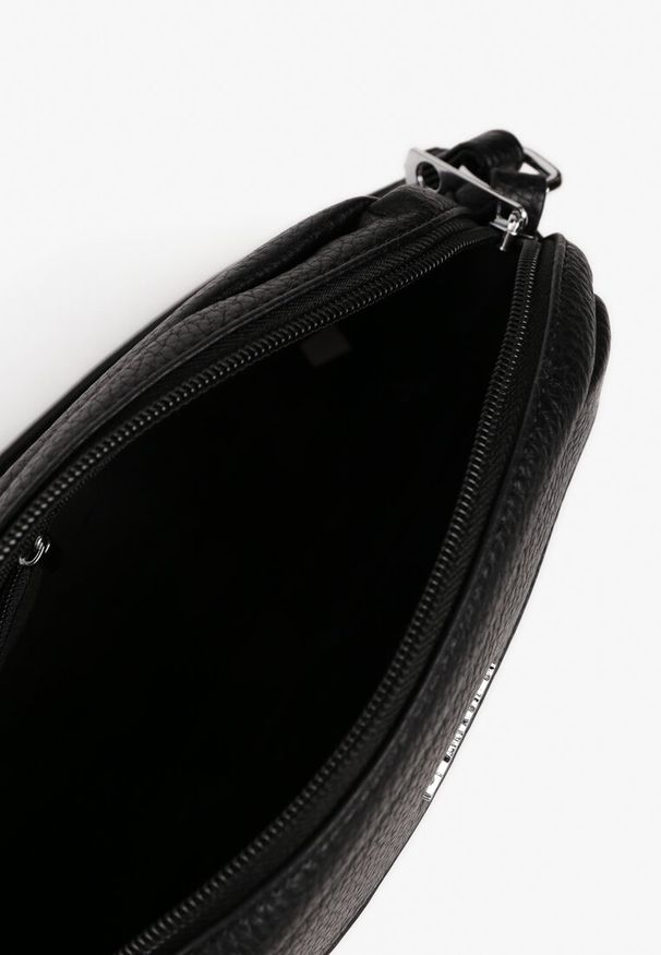 Born2be - Czarna Minimalistyczna Torebka Typu Listonoszka Gelevine. Kolor: czarny. Styl: casual, elegancki