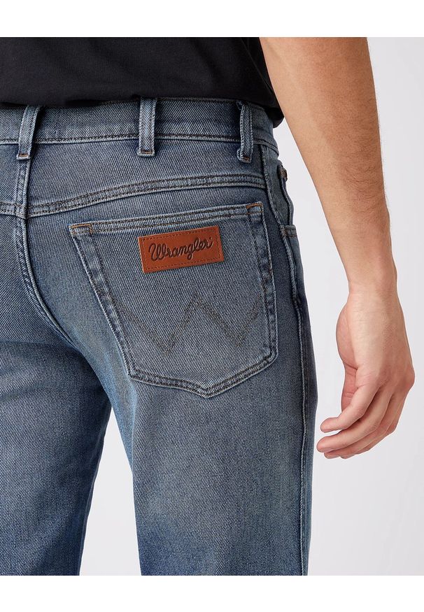 Wrangler - MĘSKIE SPODNIE JEANSOWE WRANGLER TEXAS COVER BLUE W121N8286 112141135
