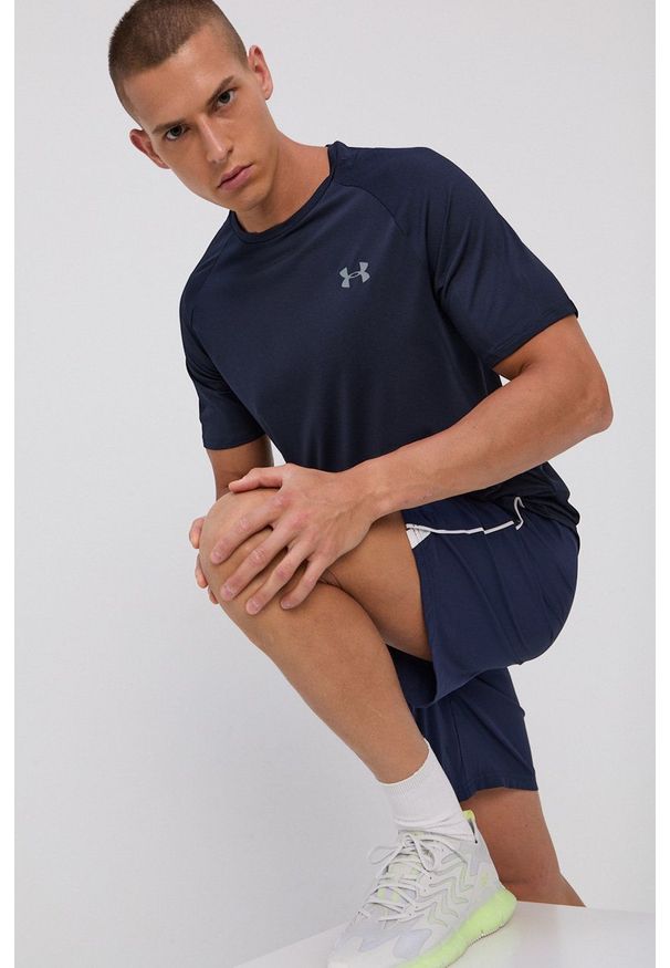 Under Armour - T-shirt. Okazja: na co dzień. Kolor: niebieski. Materiał: dzianina. Długość rękawa: raglanowy rękaw. Wzór: gładki. Styl: casual