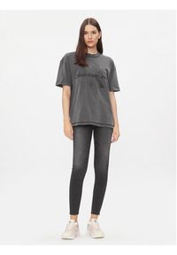 Calvin Klein Jeans T-Shirt Hero Monologo J20J222974 Szary Boyfriend Fit. Kolor: szary. Materiał: bawełna