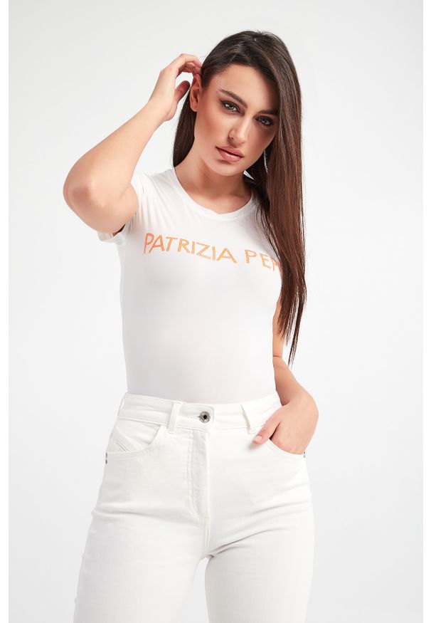 Patrizia Pepe - T-SHIRT PATRIZIA PEPE. Materiał: tkanina. Długość rękawa: krótki rękaw. Długość: krótkie. Wzór: napisy