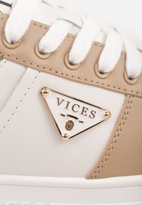Born2be - Beżowo-Białe Sneakersy Vices na Grubej Podeszwie z Geometryczną Ozdobą i Perforacją Karvesa. Okazja: na co dzień. Kolor: beżowy. Materiał: jeans. Wzór: geometria, aplikacja #5