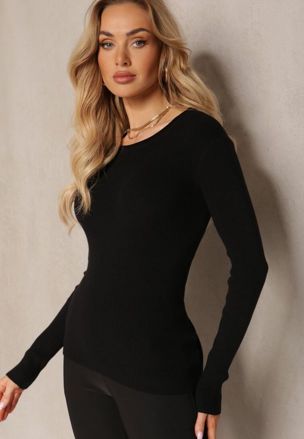 Renee - Czarny Dopasowany Sweter z Prążkowanej Dzianiny Bionessa. Kolor: czarny. Materiał: prążkowany, dzianina. Długość rękawa: długi rękaw. Długość: długie